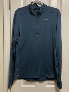 Nike men’s blue DriFit Element 1/2 zip running top M